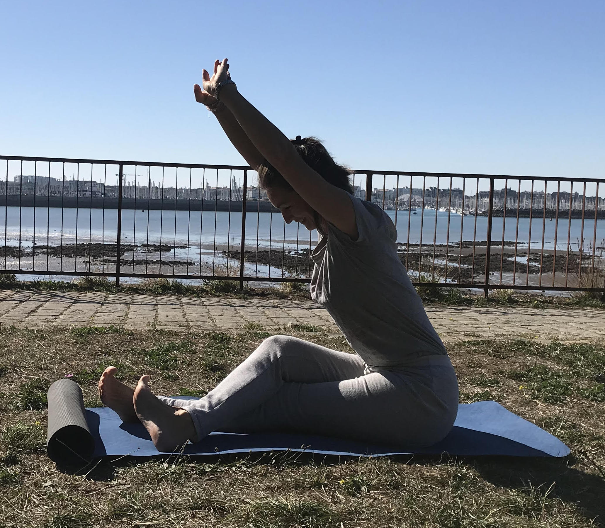 Stretching Postural Attitude La Rochelle cours de yoga par Nadege Kchouk