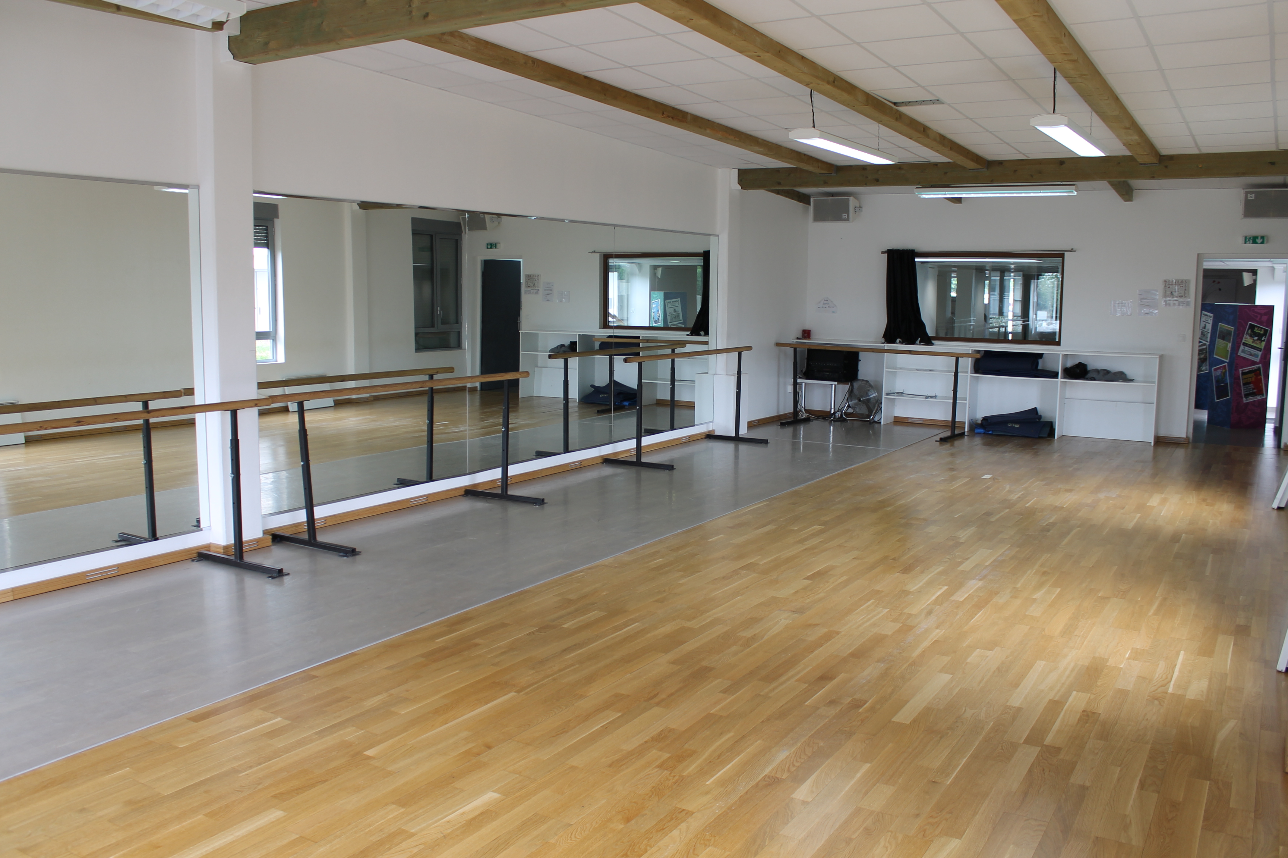 Stretching Postural Attitude La Rochelle cours de yoga par Nadege Kchouk